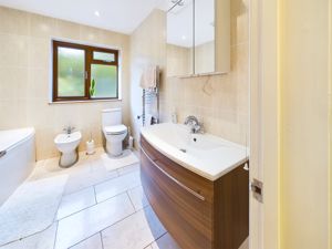 FAMILY BATHROOM- click for photo gallery